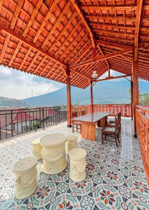 Outdoor dining - Annisa Homestay Nexura Collection (Kabupaten Magelang)