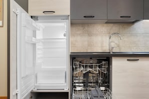 An open refrigerator and dishwasher in a kitchen. - Love Story - inclusa ricca colazione a buffet (Cormons)