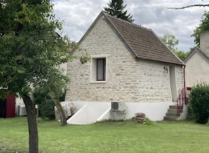 A stone house with a red-tiled roof, a small window, and a staircase leading to the entrance. - Guest Room 'La Parenth'aise Du Vexin' with Wi-Fi and air conditioning (Saint-Martin-la-Garenne)