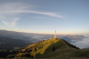 A radio tower on a hill with a panoramic view of the surrounding landscape. - Holiday apartment in Sonthofen with balcony (Sonthofen)