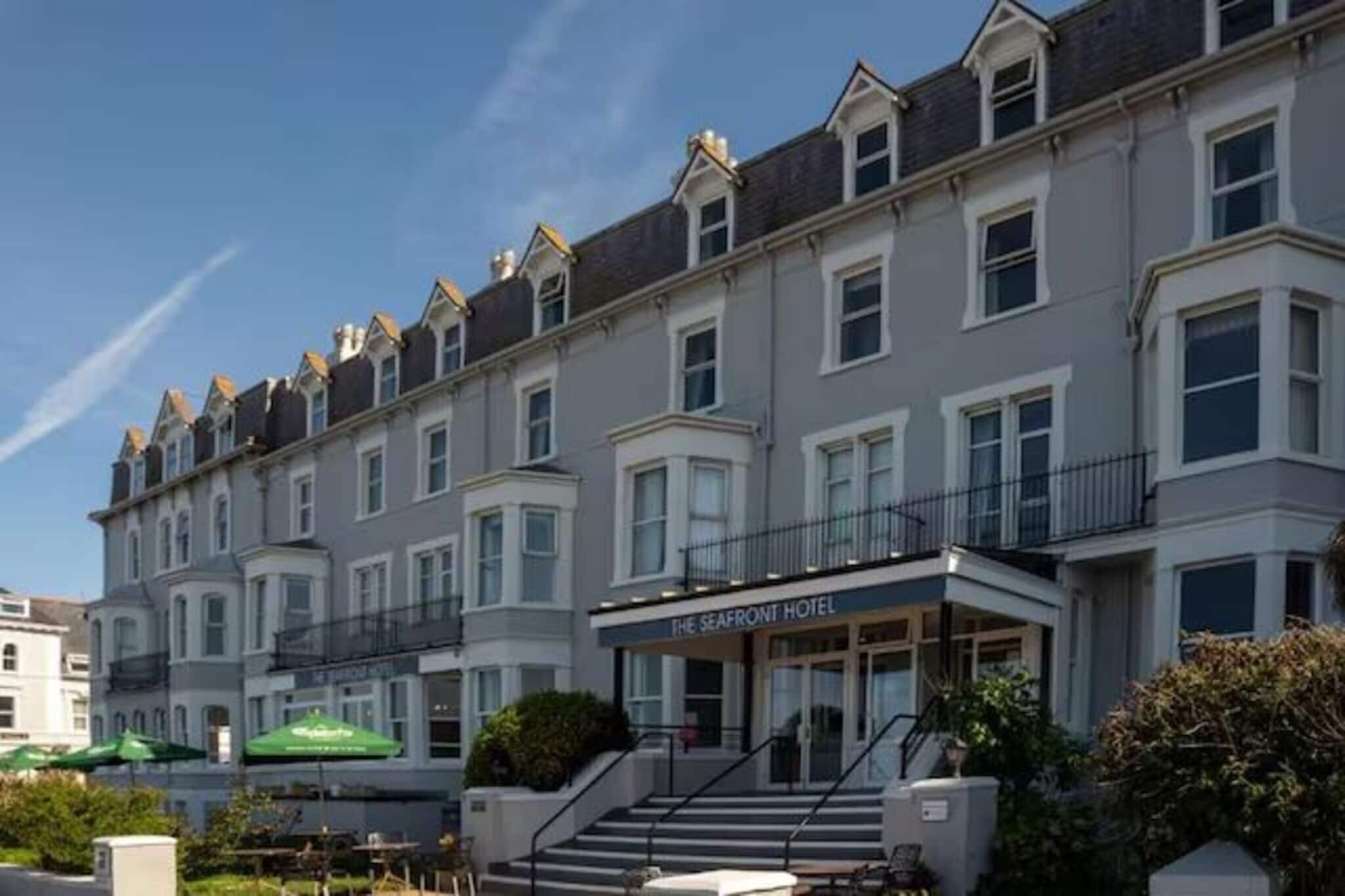 Hotel Exterior [summer]