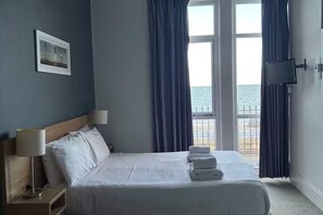 Bedroom - Double room with sea view (Llandudno)