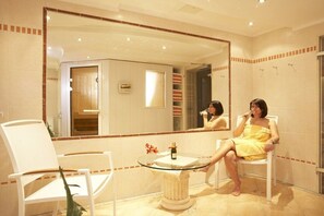 A bathroom with a large mirror, a glass table with a bottle, and a chair. - Holiday apartment with 2 bedrooms (Grainau, Oberbayern)