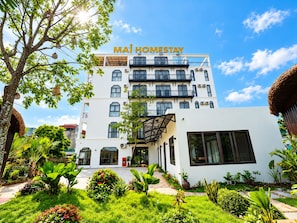 A multi-story building with the sign 'MAI HOMESTAY' at the top. - Mai Homestay Ninh Binh (Nam Hoa Lu)