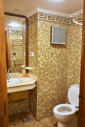 Bathroom - Cecil Hotel - Ras Sedr (South Sinai Governorate)