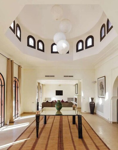 Atlas-view estate with staff, 20m pool and tennis