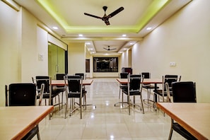 Dining - Hotel O Saiinn (Pune)