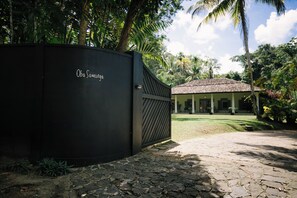 A gated entrance with a sign reading 'Oba Samanga' leading to a building with a tiled roof and a paved pathway. - Oba Samaga by TONIK (Unawatuna)