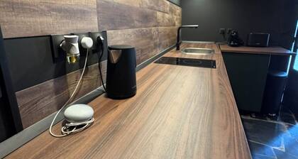 BlackWood • Shelter • Spa, Fireplace & Movie Theater