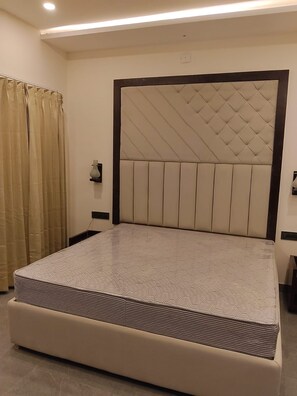 Room - Hotel Brick and Basalt (Bhuwana)