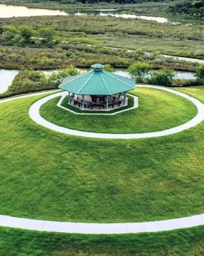 Baytown Nature Center: Famous 500-acre peninsula for birdwatching & trails. (~2.6 mi / 5 min) - Near San Jacinto Mall | King, Wi-Fi, Free Bfast (Baytown)
