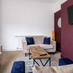 A modern living room with a sofa, a coffee table, and a rug. - Central Sunderland - House - Stay 6 - Near Stadium (Sunderland)