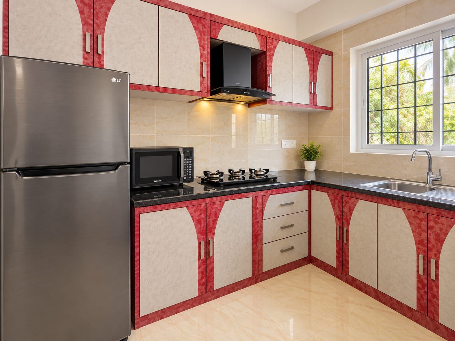 Una cocina con un refrigerador de acero inoxidable, un microondas, una estufa a gas y gabinetes con una combinación de colores rojo y beige.