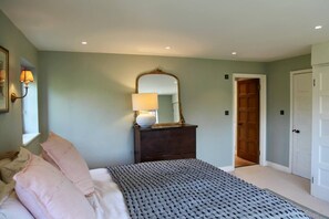 Room - Cotswold Cottage, Inglenook Fire & Sun-Trap Courtyard | Dog Friendly | Pub Walk (Cherington)