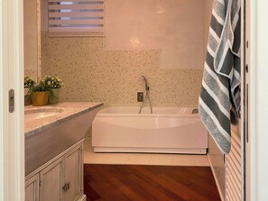 Bathroom - View over Lake Caldonazzo with large terrace (pergine valsugana)