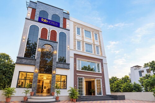 FabHotel The 4 Seasons