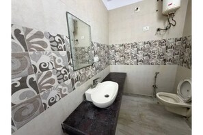 Bathroom - FabHotel Golden Key (New Delhi)