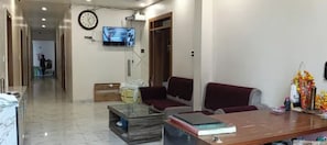 Reception - FabHotel Madhavam Inn (Prayagraj)