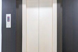 Elevator - FabHotel Jpm Hd Home Stays (New Delhi)