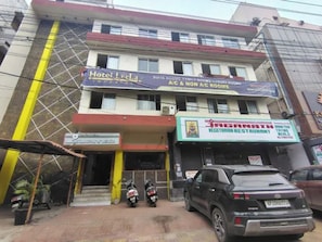 Exterior - FabHotel Leela Stay Inn (Visakhapatnam)