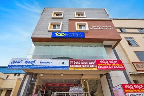 Mặt tiền nơi lưu trú