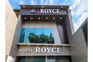 Exterior - FabHotel Royce Classic Bkc (Mumbai)