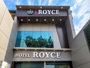 Exterior - FabHotel Royce Classic Bkc (Mumbai)