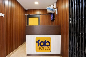 Reception - FabHotel India Gate Par View (Chennai)