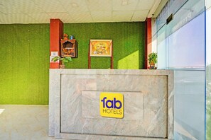 Quầy tiếp tân