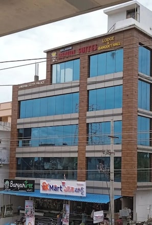 Exterior - FabHotel Royal Suites Atchuthapuram (Atchutapuram)