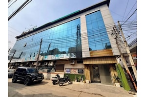 Exterior - FabHotel Blue Breeze (Faridabad)