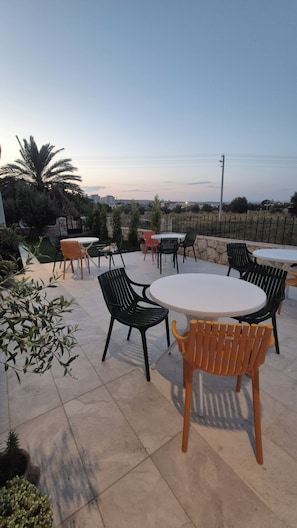 Outdoor dining - Zeytin Altı Pansiyon (Silifke)