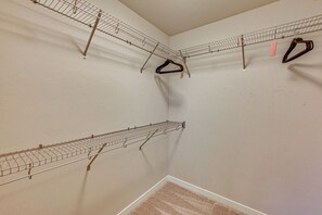 A corner room with built-in wire shelving units for storage. - Family Home Close to Bend, Smith Rock & Sisters (Redmond)