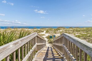 Property grounds - Beautifully remodeled Ocean Front  Windsong Southend Resort (Fernandina Beach)