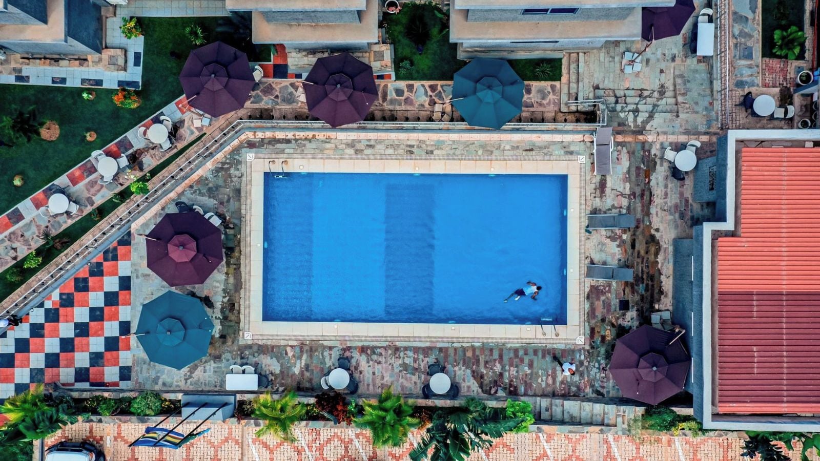 حمام سباحة