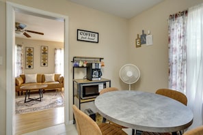 A compact living space with a dining area, a coffee station, and a ceiling fan. - 5 Mi to Dtwn & Bricktown! Quaint Escape (Oklahoma City)