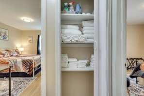 Interior - 5 Mi to Dtwn & Bricktown! Quaint Escape (Oklahoma City)