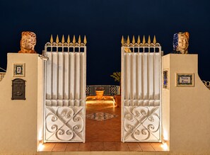 A gated entrance with decorative metalwork, a number plaque, and a villa sign. - Rosa Tower | Sea View Villa · Step-Free · Private Parking · Sun Deck (Praiano)