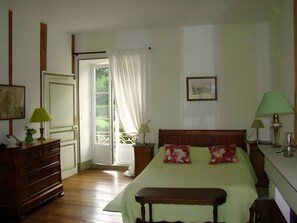 Room - Guest Room 'Chambre Minane' with Park, Pond and Nature Views, Wi-Fi (Royères)
