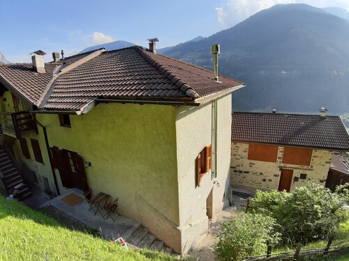 Cozy rugged apartment for hiking adventures on the Dolomites - Casa Val de Rore