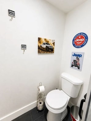 Jeep and Sleep Bathroom Pic1 - Escape to the cool mountain air and peaceful beauty of Arizona’s White Mountains (Show Low)