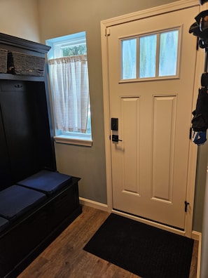A room with a door, a window, a bench, and a small rug. - Stylish Ohio City Retreat Near W25, Gordon Square, Edgewater Beach & Restaurants (Cleveland)