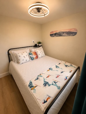 Ski Patrol Bedroom Pic2 - Welcome to the Ski Patrol Suite, a cozy mountain-inspired retreat at Kiva Motel (Show Low)