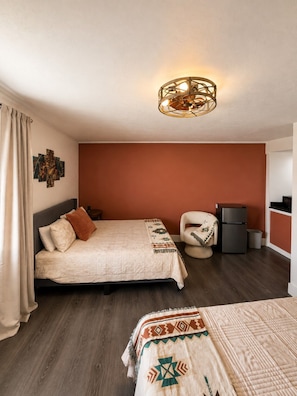 Santa Fe Suite Bedroom Pic 2 beds - Escape to the cool mountain air and peaceful beauty of Arizona’s White Mountains. (Show Low)