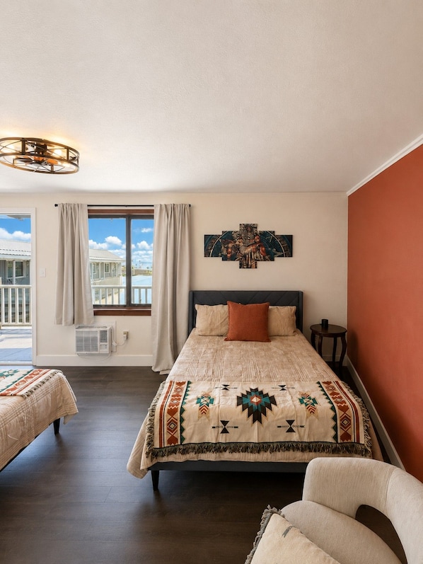 Santa Fe Suite Bedroom Pic3 - Escape to the cool mountain air and peaceful beauty of Arizona’s White Mountains. (Show Low)