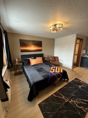 Hoop Dreams Bedroom Pic1 - Escape to the cool mountain air and peaceful beauty of Arizona’s White Mountains. (Show Low)