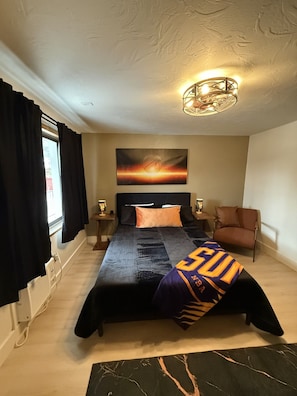 Hoop Dreams Bed Pic1 - Escape to the cool mountain air and peaceful beauty of Arizona’s White Mountains. (Show Low)
