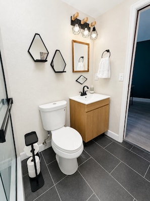 Toasty Timbers Bathroom Pic1 - Escape to the cool mountain air of Show Low and relax in Toasty Timbers (Show Low)