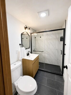 Wake and Lake Bathroom Shower Pic1 - Escape to the cool mountain air and peaceful beauty of Arizona’s White Mountains (Show Low)