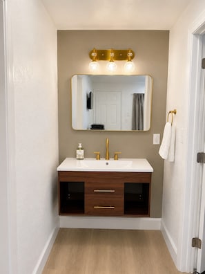 Hanky Panky Vanity Pic1 - Escape to the cool mountain air and peaceful beauty of Arizona’s White Mountains (Show Low)